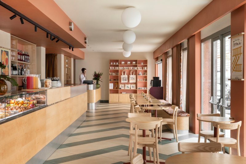 Banco buffet colazione con dolci, bevande e prodotti freschi nel bakery dell’hotel a Roma - Moderno Hotel Roma, BZAR hotels a Roma